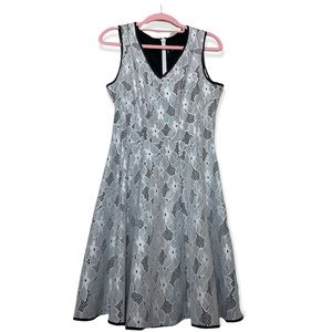 maia Black & White Lace V Neck A Line Sleeveless Dress size 4